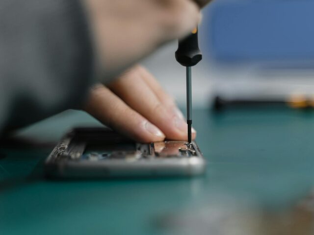 iPhone repair at OK Cellular